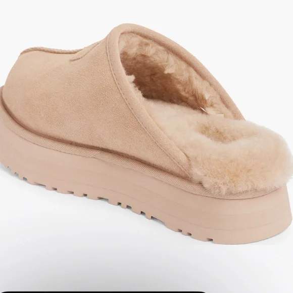 UGG Discoquette Slide Slippers in Mdsd. Size 8M. New. These run small. - Picture 8 of 10